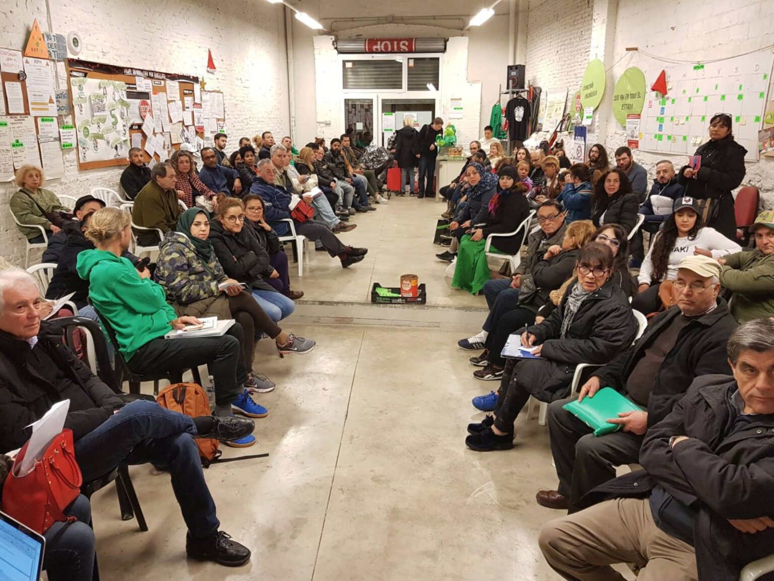 La PAH responde al director de CaixaBank que dijo que los desahucios eran una leyenda urbana: “Venga a verlos con sus propios ojos”