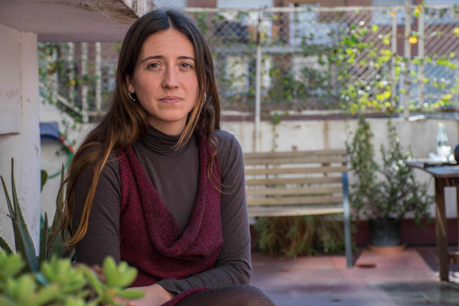 “L’1-O un sotsinspector de la policia va colpejar amb la porra als ulls a una escola i després va empènyer gent per les escales a una altra”