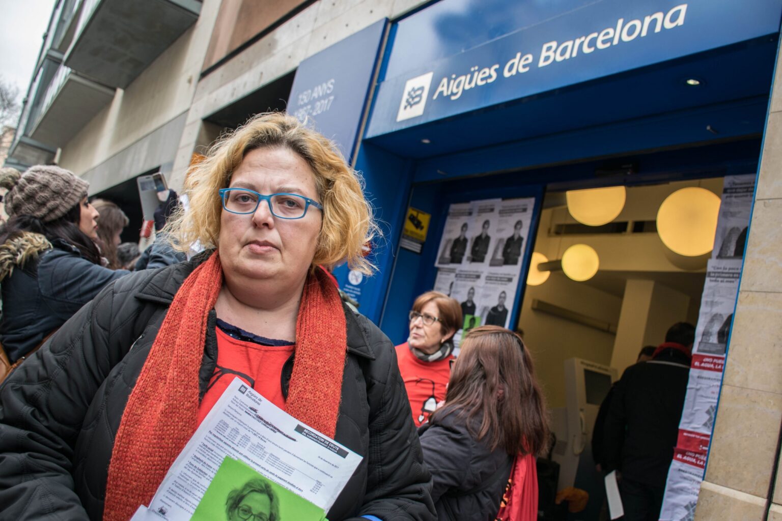 Con el agua al cuello: familias que no pueden pagar los suministros básicos acumulan deudas de más de mil euros