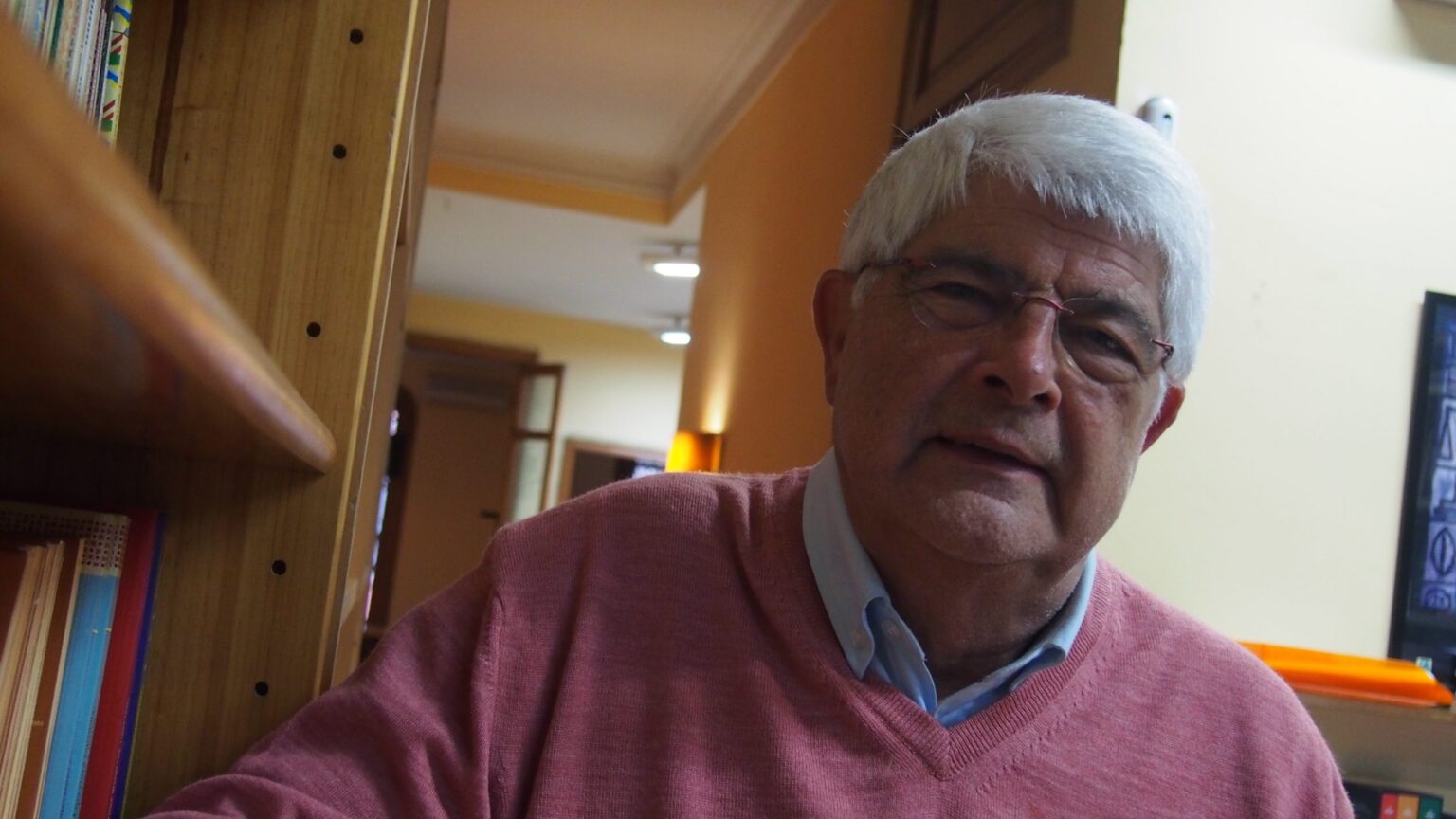 “Las relaciones entre vecinos se ven marcadas con frecuencia por el recelo o la displicencia”