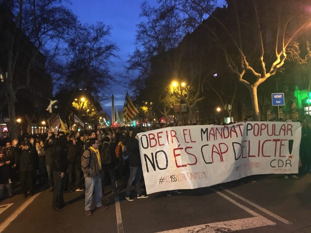 Ola de indignación en las calles y las redes sociales tras el encarcelamiento de Turull, Rull, Romeva, Bassa y Forcadell