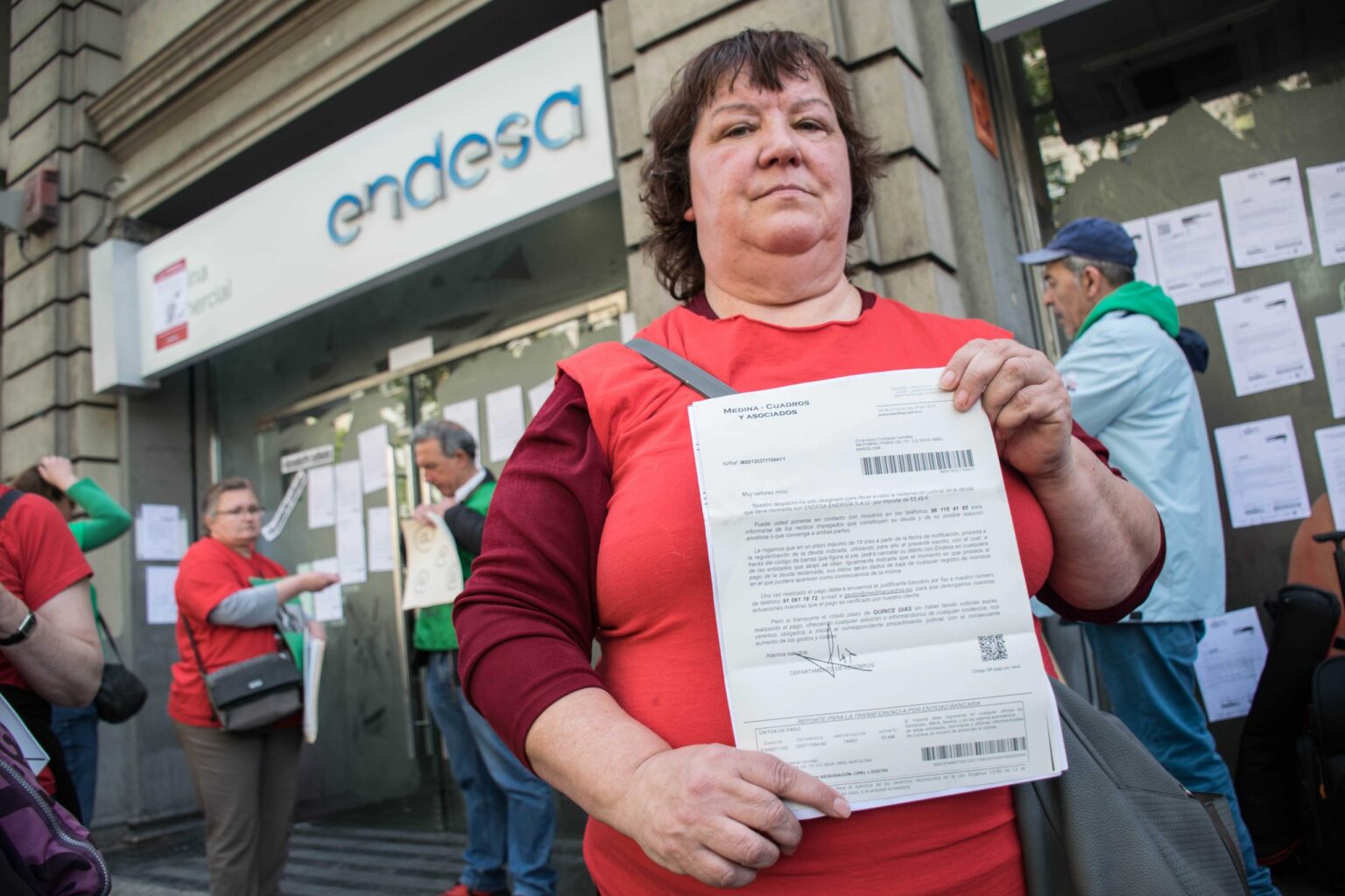 Assetjament telefònic i per carta: l’última mesura de pressió contra els afectats per pobresa energètica