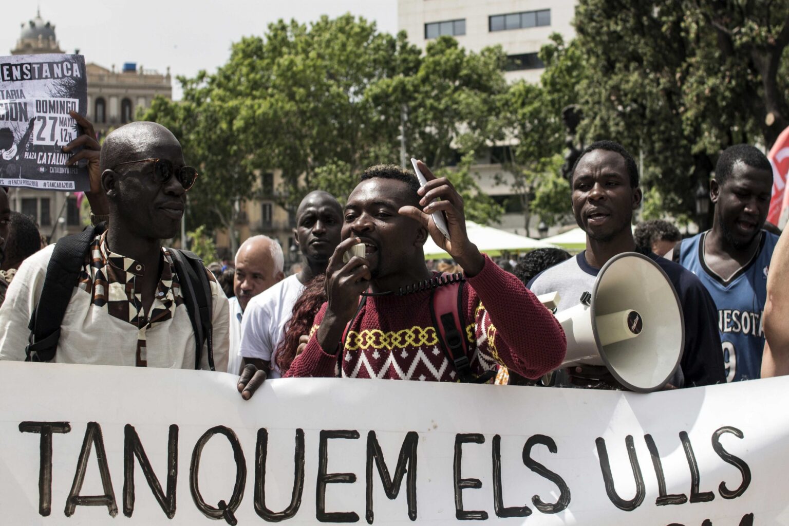 El muro de la ley de extranjería: los contratos de larga duración, el padrón y la falta de citas previas dificultan la regularización de las personas migrantes