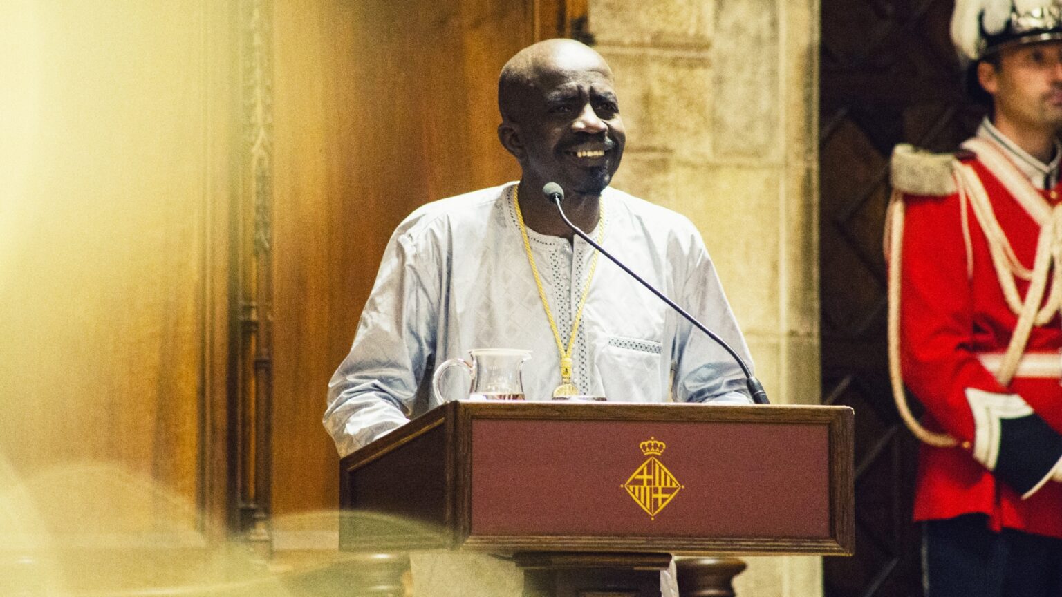 Amadou Bocar recibe la Medalla de Oro al Mérito Cívico por su trayectoria en la defensa de los Derechos Humanos