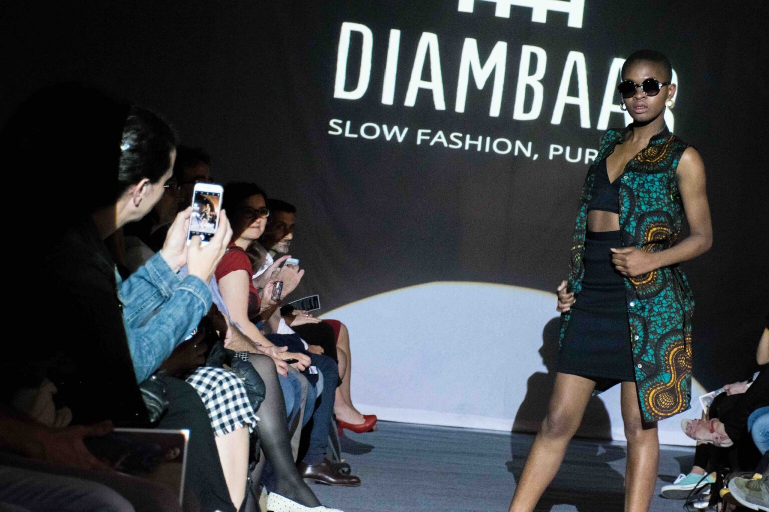 Los valientes de Diambaar: la cooperativa de exmanteros presenta su marca de ropa