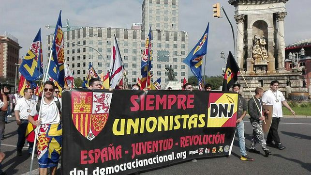 Un juez absuelve al líder ultra que amenazó periodistas el 12 de Octubre