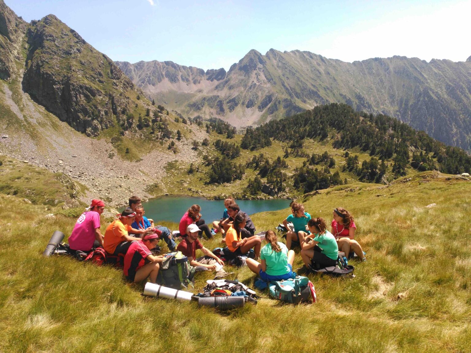 Cambiar la libreta por la tienda de campaña: miles de niños y jóvenes se irán de campamentos este verano