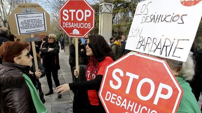 Un hombre muere tras lanzarse de un décimo piso en Cornellà cuando le iban a desahuciar