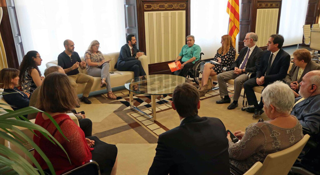 La discapacidad no encuentra su espacio en el Parlament de Catalunya