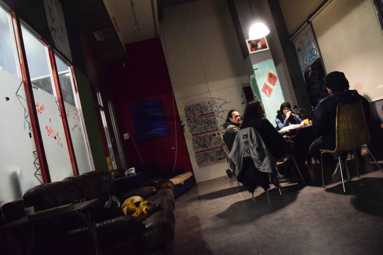 Balanzas antiracistas: abogados ofrecen servicio gratuito a migrantes contra la discriminación judicial