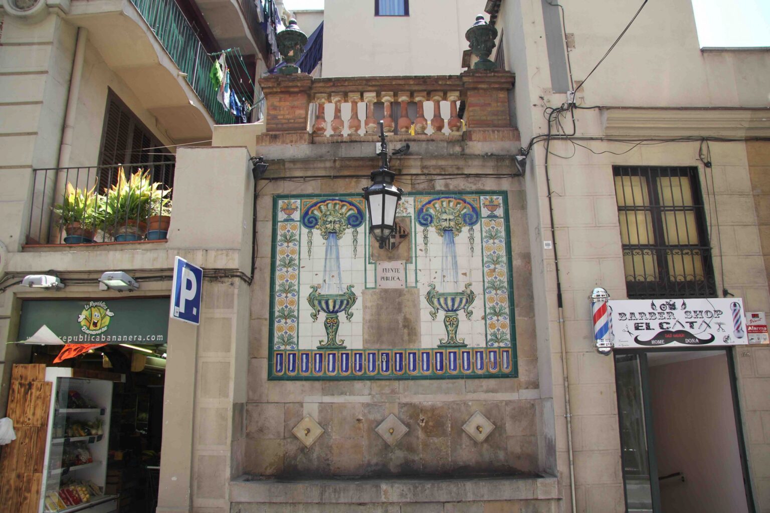 La fuente pública de travessera de Gràcia