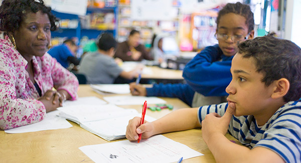 La ‘racialización’ del fracaso escolar: los alumnos migrados que no obtienen el título de la ESO doblan los autóctonos