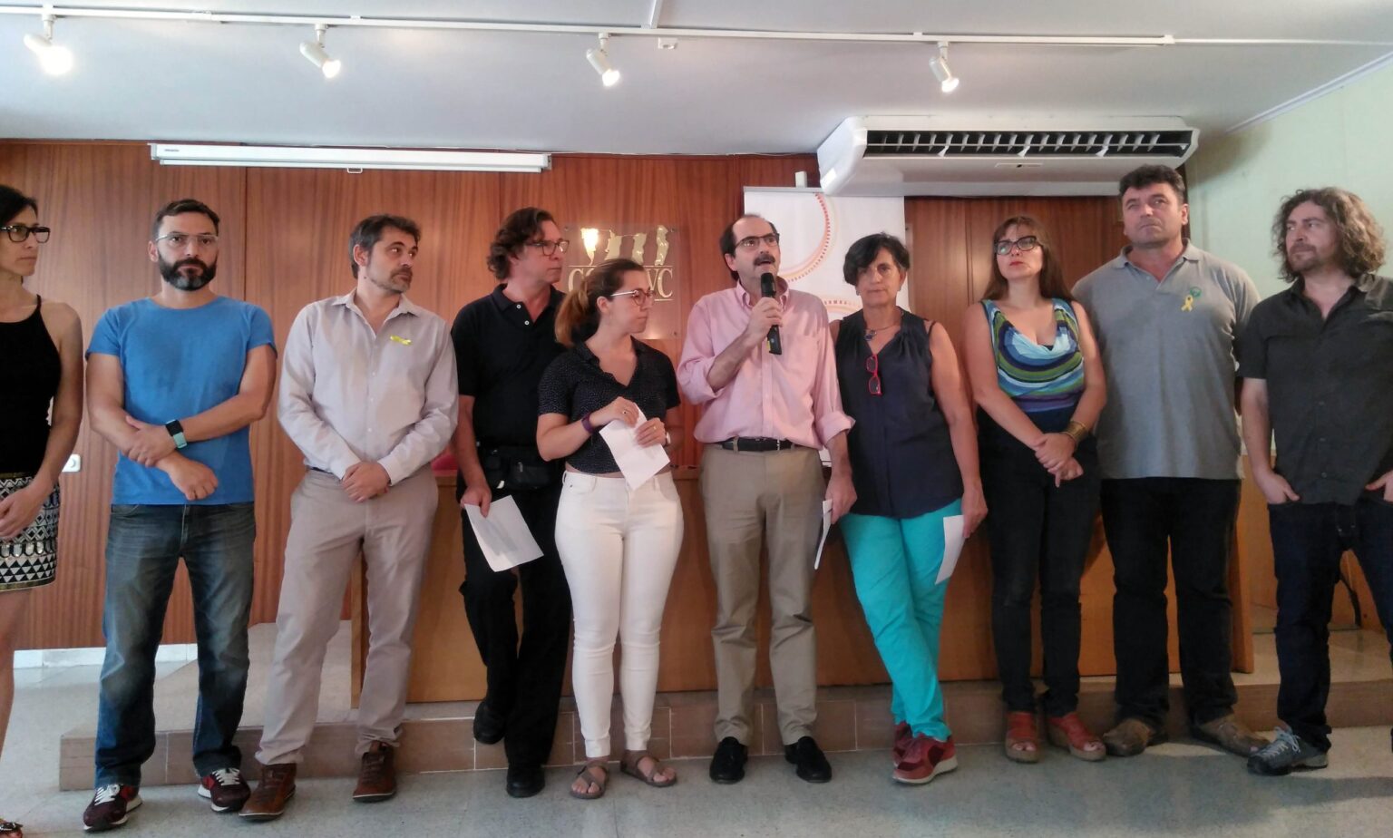 Llamada al diálogo y algún equilibrio semántico, el manifiesto de la sociedad civil previo a la reunión Torra-Sánchez