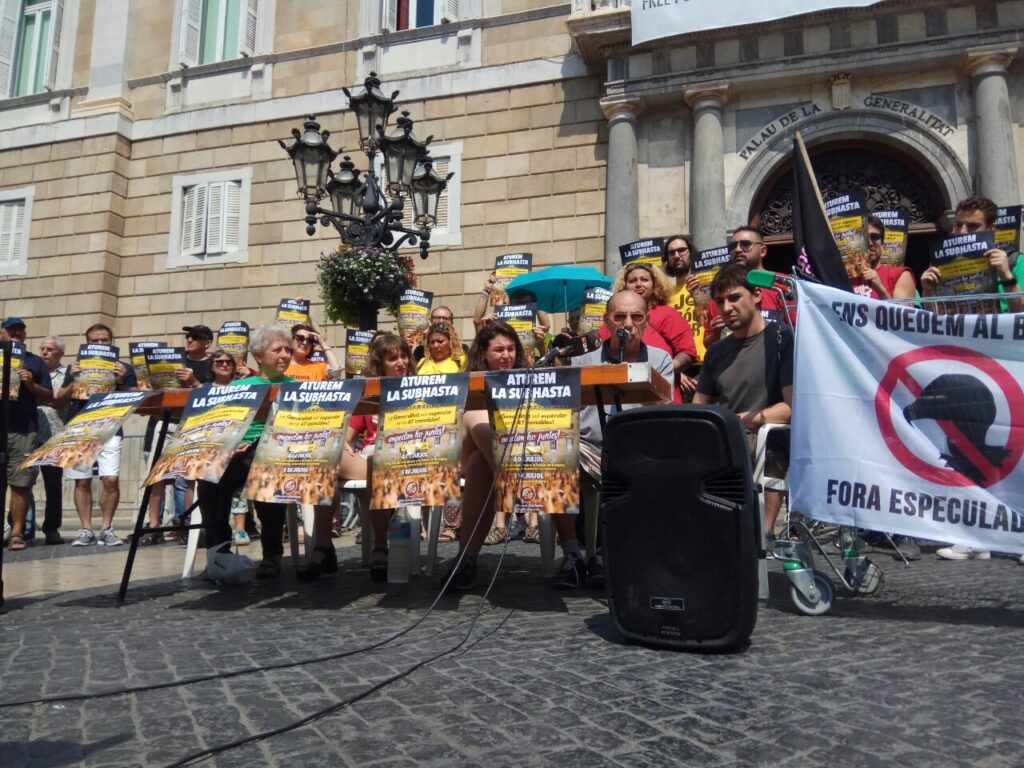 Concentració contra la licitació de pisos de la Generalitat: “Sigui on sigui, pararem la subhasta”