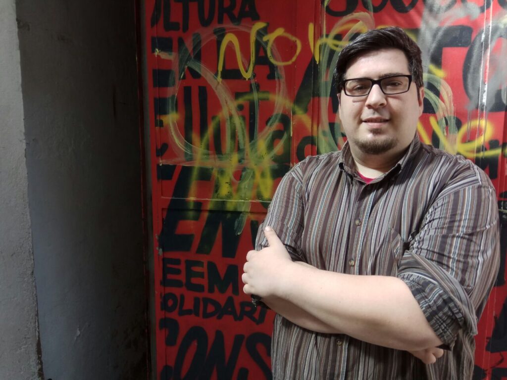 El inquilino del piso recuperado de la puja de la Generalitat: “¿Infravivienda? Aquí se puede vivir tranquilamente”