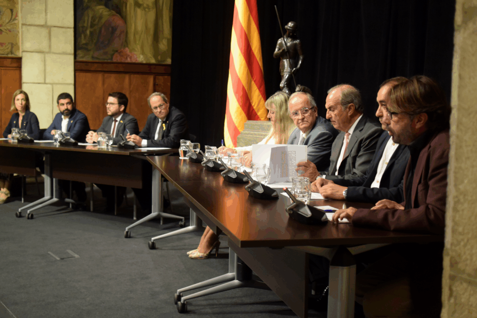 Torra reclama més competències laborals mentre que Pacheco (CCOO) l’insta a exercir ara les que té Firma de l'Acord Interprofesional de Catalunya foto: Tomeu Ferrer