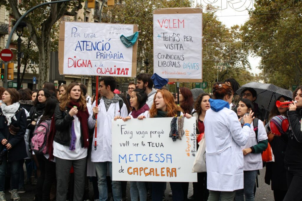 Metges de Catalunya desconvoca la huelga de médicos tras alcanzar un acuerdo con la Generalitat