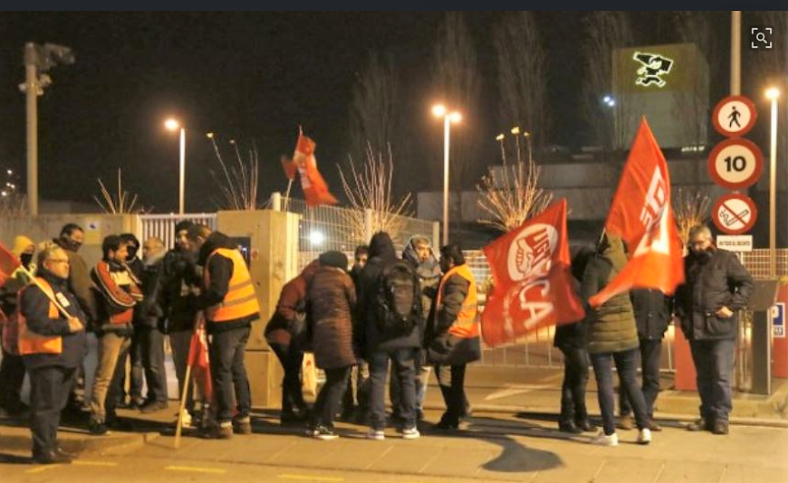 La vaga dels treballadors de Cacaolat pren dimensió social pel suport de col·lectius ciutadans