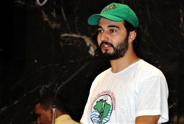 “Cada vegada que es construeix una presa al Brasil es vulneren, sistemàticament, 6 drets humans”