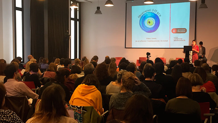 Las adicciones, la satisfacción por el propio cuerpo o los malos hábitos de los jóvenes de Barcelona entre los indicadores más preocupantes