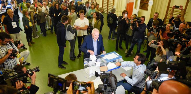 Después de una larga noche electoral, un futuro incierto