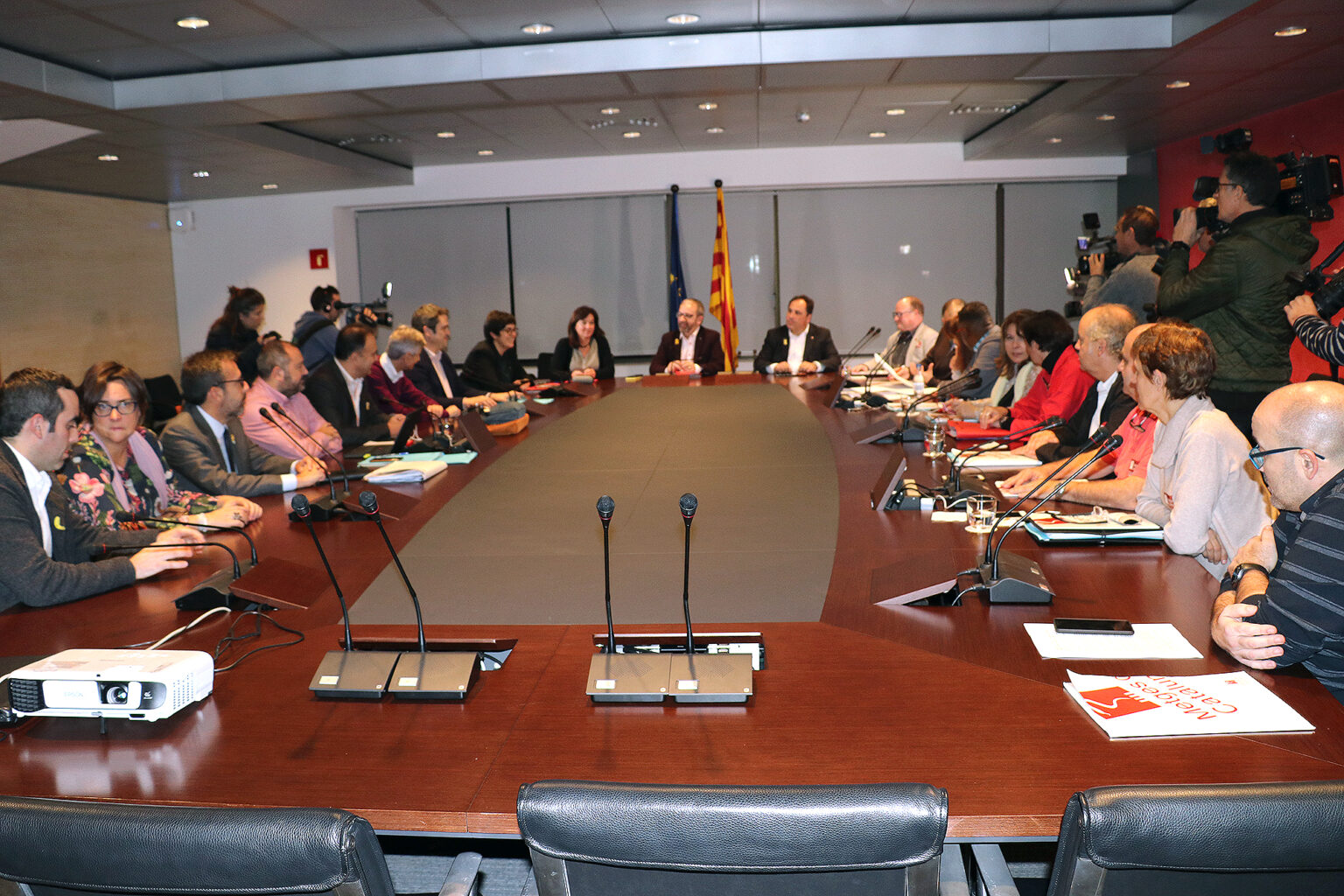 Contratar más horas, abrir plazas a médicos extracomunitarios o retener jubilaciones: así cierra el ICS los acuerdos de la huelga de atención primaria