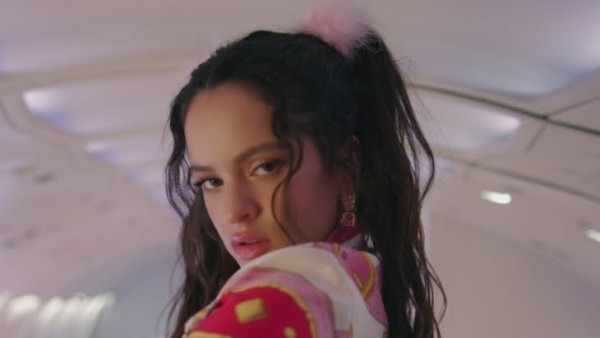 Rosalia canta en catalán, o el salvavidas de hierro