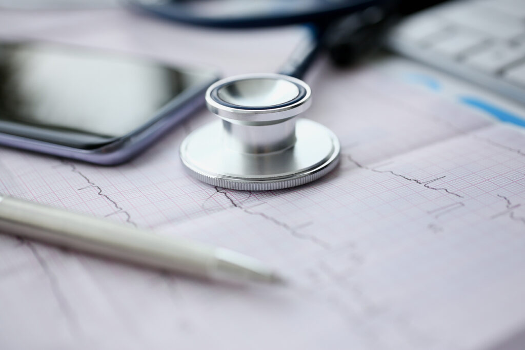 La falta de acceso a medicamentos o atención médica se triplica entre las personas pobres