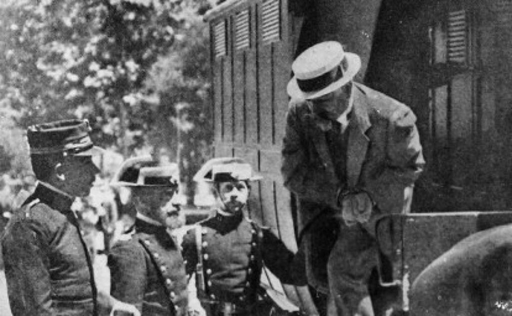 Esglésies cremades i un boc expiatori