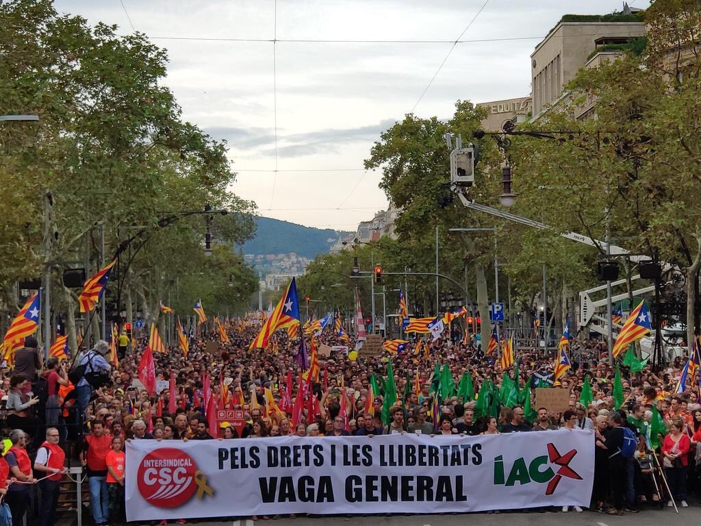 Una manifestación con más de medio millón de personas cierra la huelga general del 18 de octubre en Barcelona