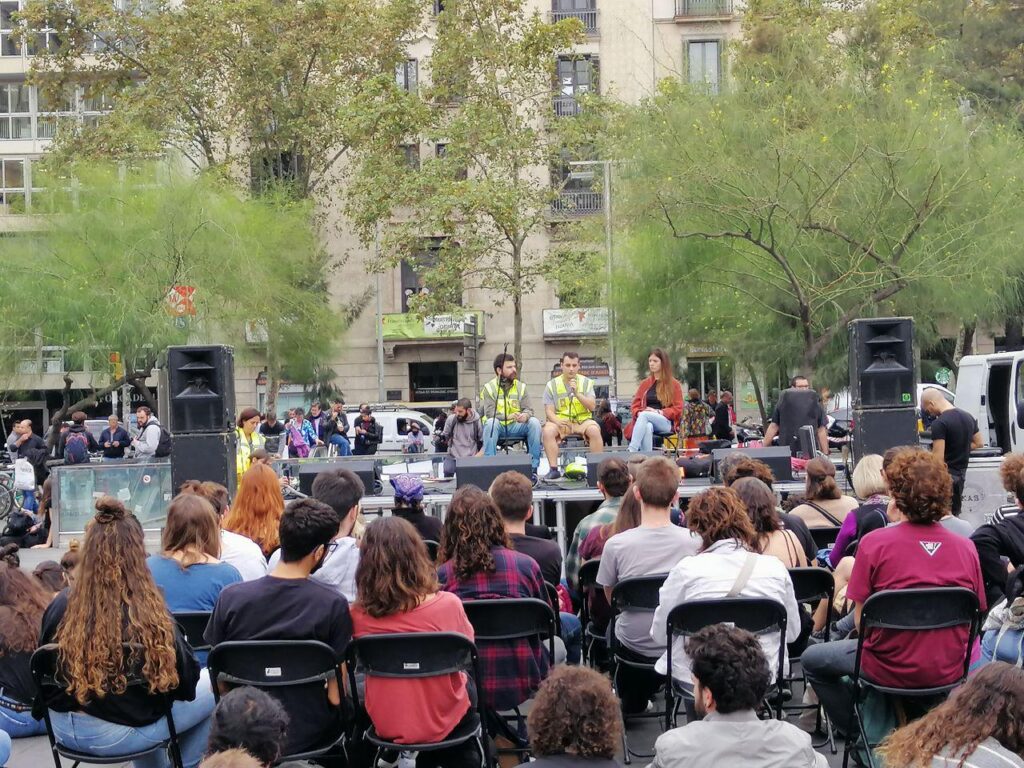 Sanitaris per la República: “El nostre gran desig seria desaparèixer, però mentre vosaltres persistiu, nosaltres estarem al darrere”