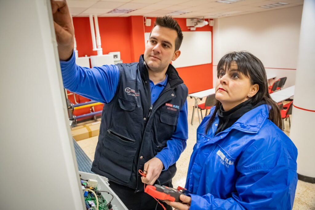 Impulso de las mujeres a profesiones industriales