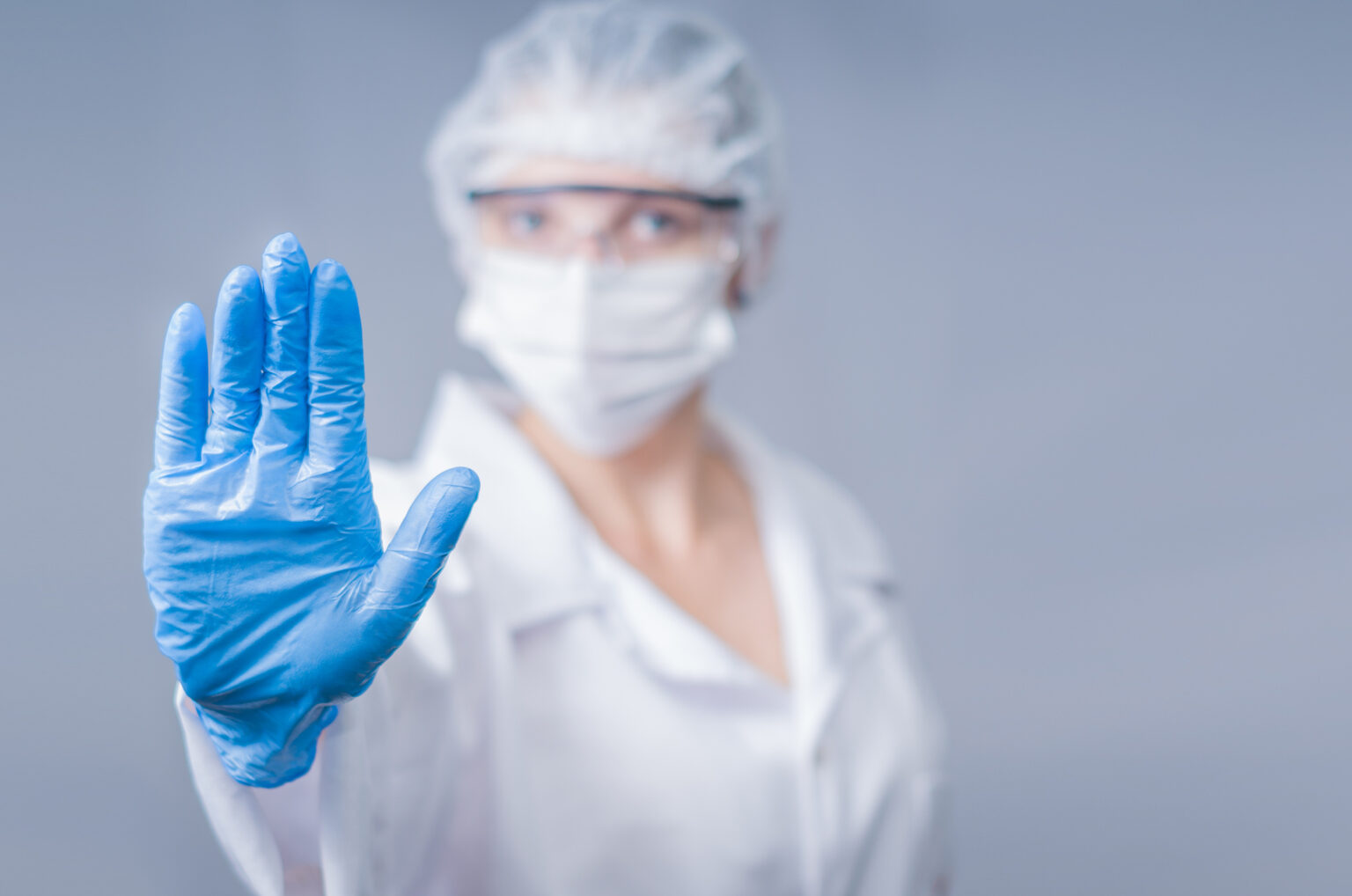 Los trabajadores sanitarios denuncian la falta de medidas de protección y los cambios de protocolos