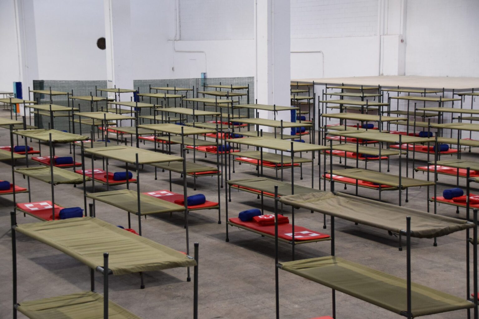 Barcelona posa a disposició de persones vulnerables 385 noves places per a confinar-se