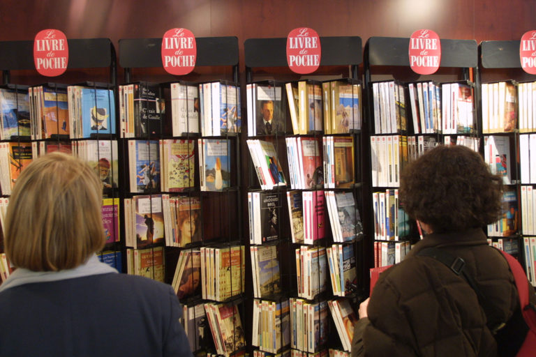 Un Sant Jordi confinado al otro lado de los Pirineos