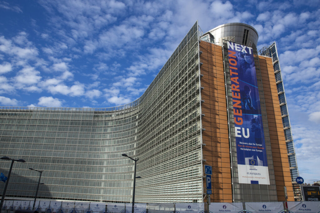 ¿Puede España crear 800.000 empleos en tres años?