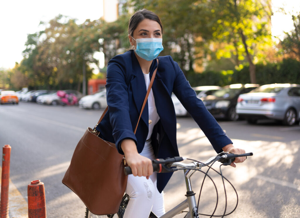 Pedalear para ir al trabajo salva vidas