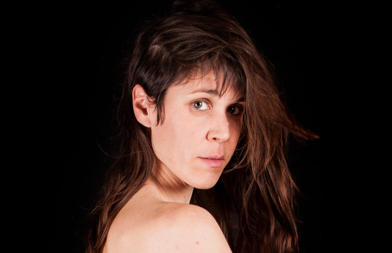 «La maternidad es un viaje emocional solitario, por muy acompañada que estés»