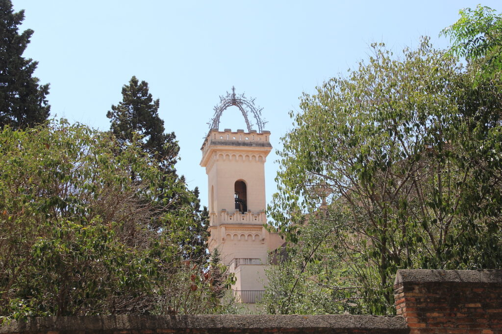 La Guineu topa amb l’església