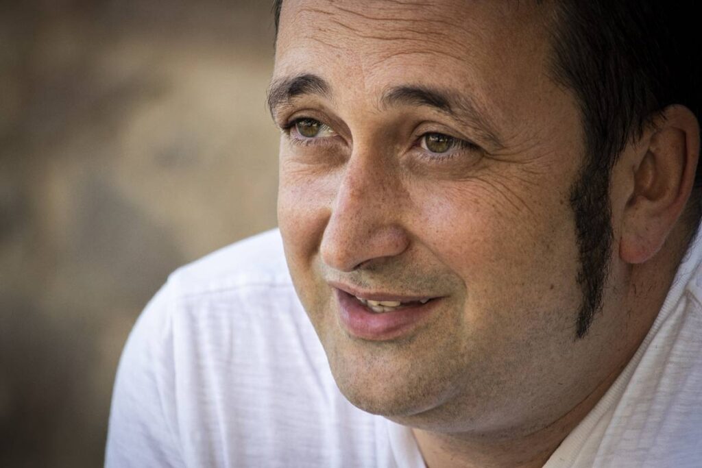 Àlex Hinno: “El govern hauria de ser valent i demanar per Palestina el mateix que demana per Catalunya”