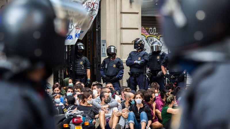 Los desahucios aumentan en la Barcelona escaparate de Collboni