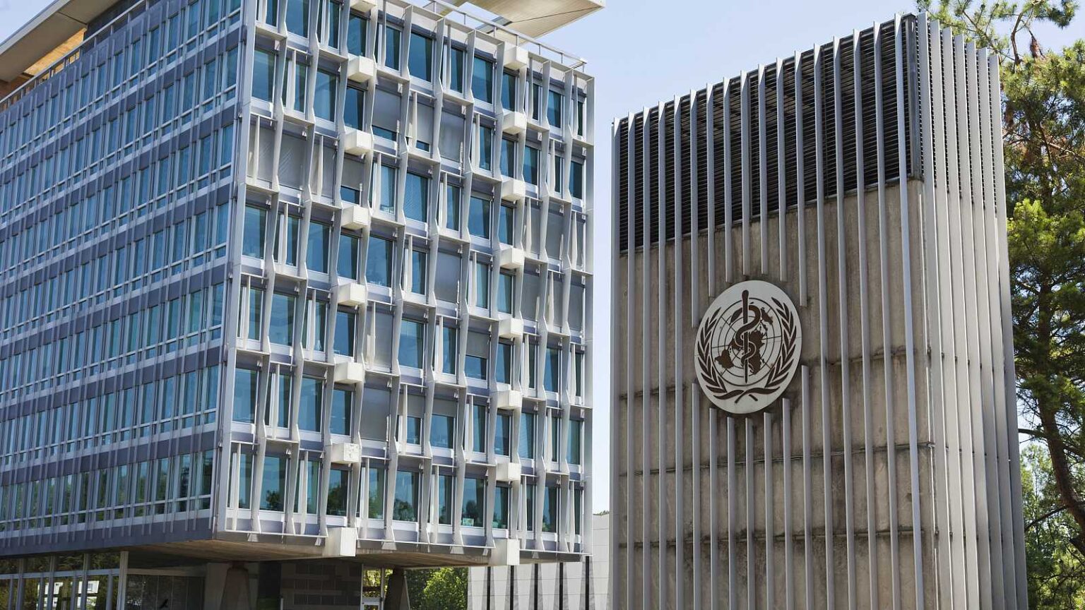 La OMS pide acelerar la vacunación ante la amenaza de la variante ómicron