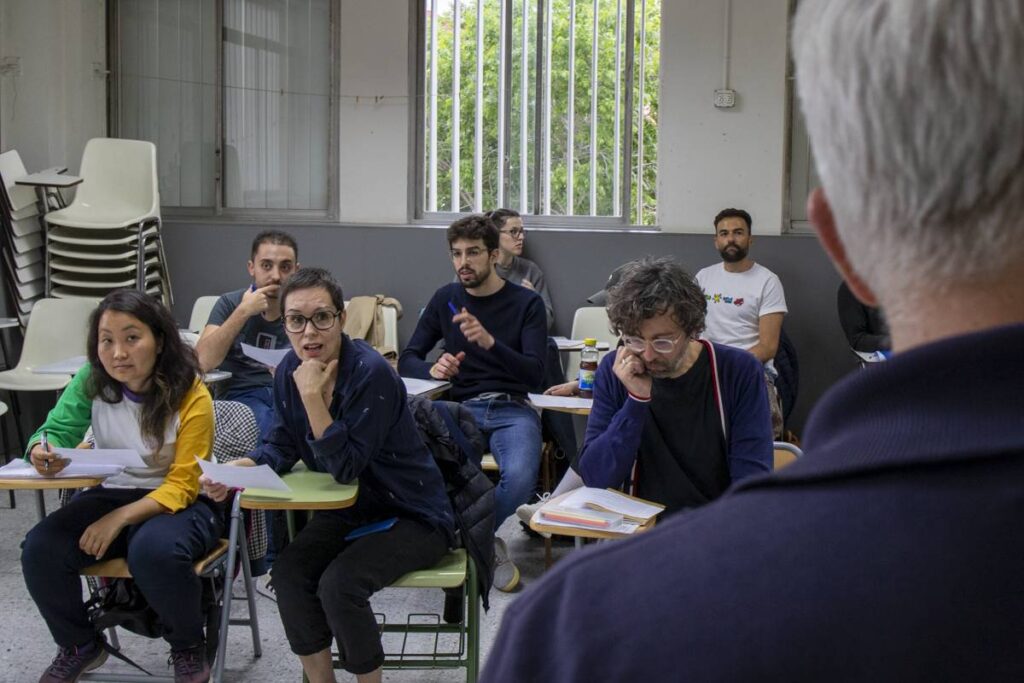 Feina i integració, estímuls claus per als nouvinguts que volen aprendre català