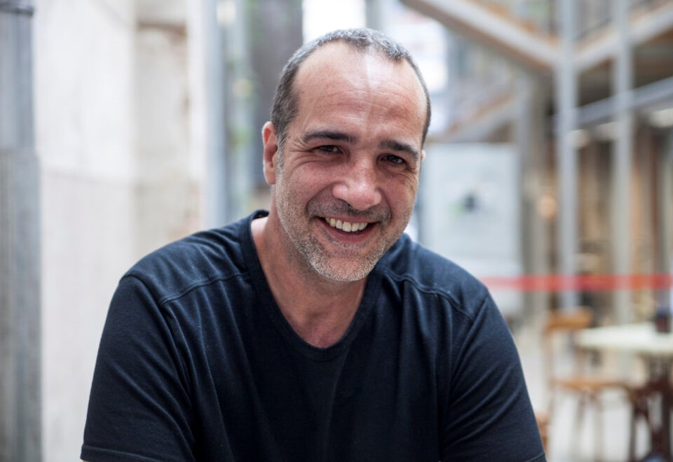 Guillem Llorens: “Hay que cooperativizar la sociedad, simular que hay unos valores necesarios para la sostenibilidad de la vida”