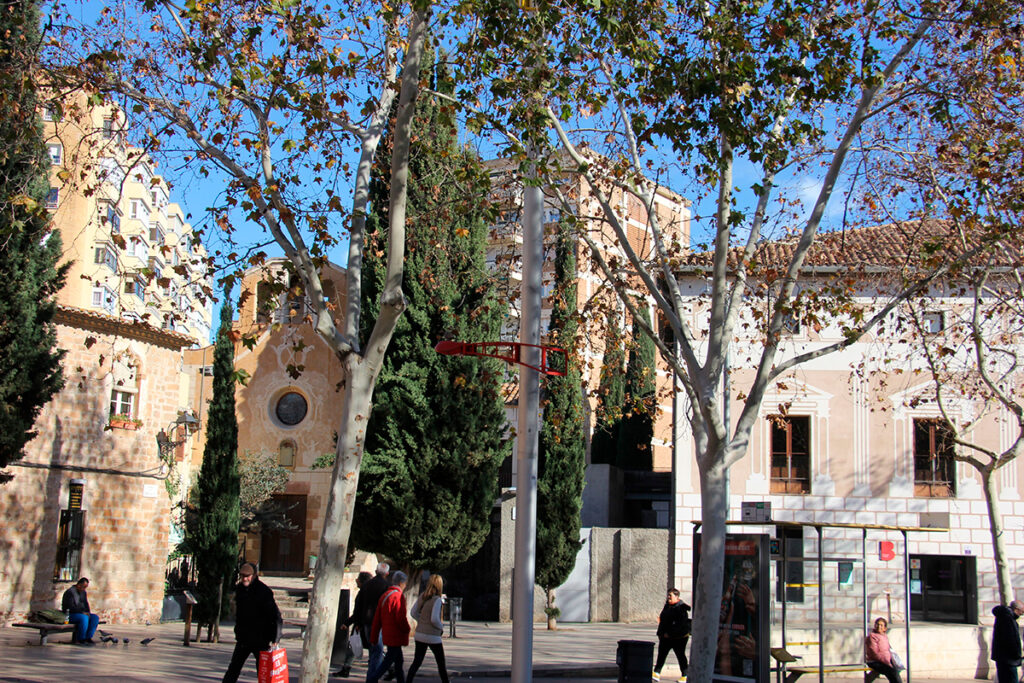 Dos masías y una bisagra entre universos