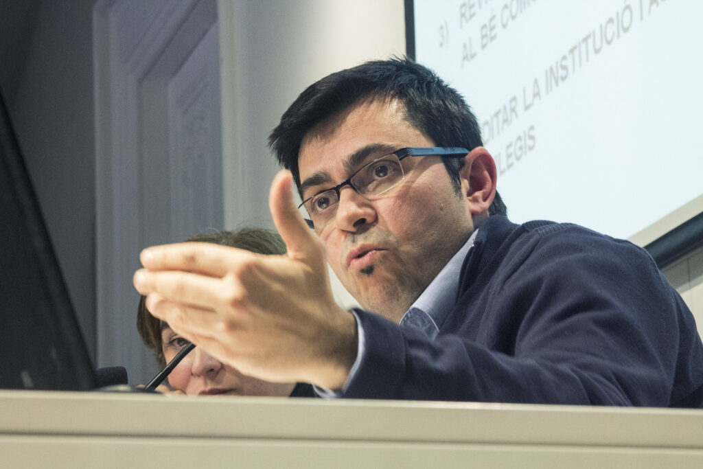 Pisarello, del luto a la reivindicación de la sanidad pública