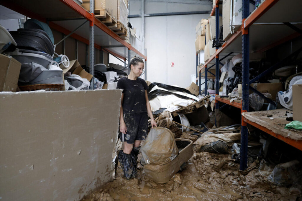 ERTE y teletrabajo: las primeras medidas laborales para hacer frente a la DANA