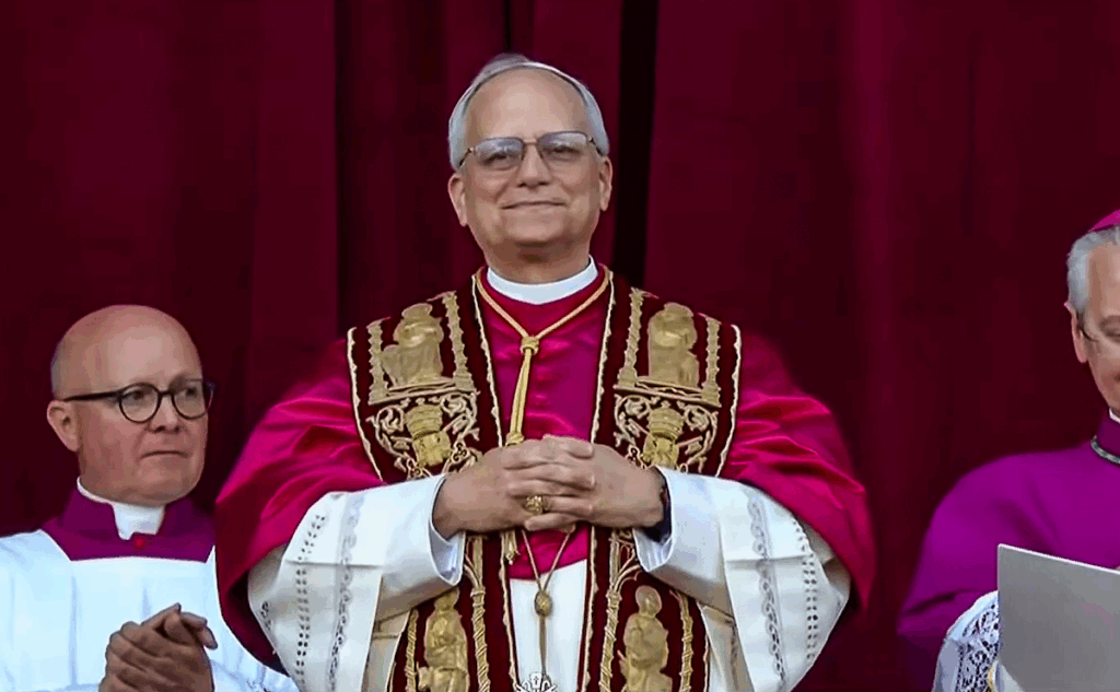 Los catalanes, menos papistas que muchos medios