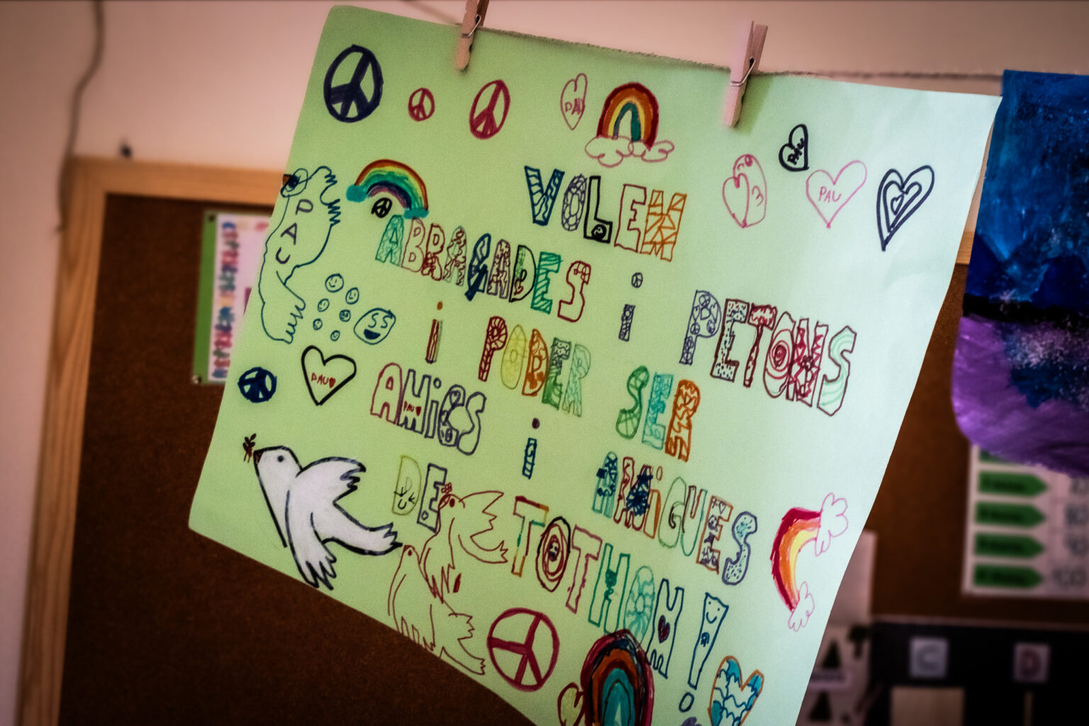 Davant l’odi que creix, educació antifeixista