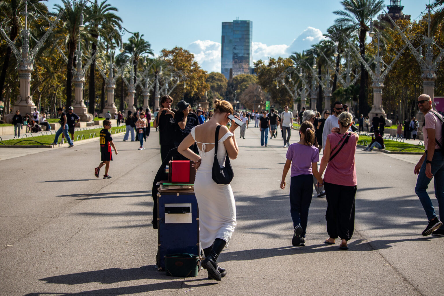 Turisme, ciutat i llengua: l’expulsió del “bon dia” Gent turista passant